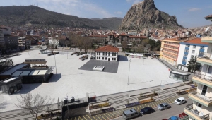 Afyonkarahisar’da koronavirüsten dolayı Meydanlar boş kaldı