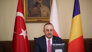 Bakan Çavuşoğlu üçlü zirveye katıldı