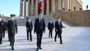 Bakan Selçuk, Tüm Çocukları Temsilen Atatürk'ün Huzurunda