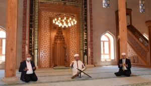 Başkan Zeybek paşa Camiinde okunan ilk Kur’an Tilavetini dinledi