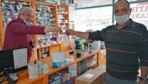 İscehisar’da Vatandaşlara Eczanelerden Ücretsiz Maske dağıtılmaya başladı