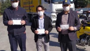 Memur-Sen İl Temsilcisi Mustafa Arslan PTT çalışanlarına maske dağıttı