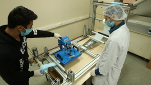 Meslek Liseleri Maske de Üretiyor Makinesini de