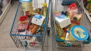 Öğretmenlerden İhtiyacı Olan Öğrencilerin Ailelerine Gıda Kolisi