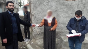 Sandıklı'da emekli maaş ödemeleri vefa grubu tarafından evlerinde yapıldı.