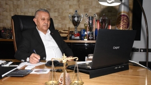 Sokak hayvanlarından yakalayabildiğimizi alıp hayvan barınağımıza götürüp bakımlarını yapıyoruz