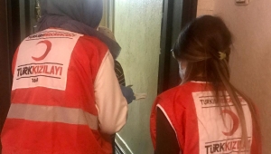 Türk Kızılay Afyonkarahisar İl Başkanlığı dışarı çıkamayan yaşlılara yardım devam ediyor