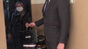 Afyonkarahisar’da 100 yaşın üstünde annelere Bakan Soylu’dan hediye