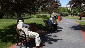 Afyonkarahisar’da 18 Yaş Altı Çarşamba ve Cuma günleri ile 65 Yaş ve Üzeri Kişiler Pazar günü yürüme mesafesinde Sokağa çıkabilecek