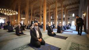 Afyonkarahisar'da 565 yıllık tarihi camide ilk namaz kılındı