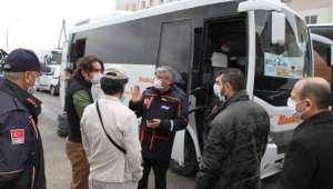 Afyonkarahisar'da Karantinadakilere davullu zurnalı uğurlama