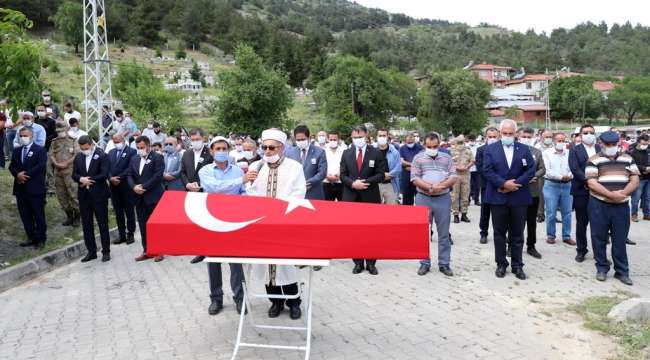 Afyonkarahisar'da kazara hayatını kaybeden Uzman Çavuş Albayrak toprağa verildi