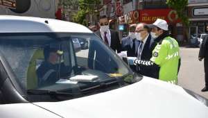 Afyonkarahisar Valisi Tutulmaz Şehir merkezindeki denetim noktalarını denetledi