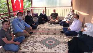 Ak Parti İlçe Başkanı Dayı Şehit Ailelerine Bayram Ziyaretinde Bulundu