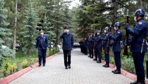 Bakan Akar, Kayseri’deki 12’nci Hava Ulaştırma Üs Komutanlığı’nda İncelemelerde Bulundu