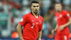 Bakan Kasapoğlu Karantinadaki Milli Futbolcu Zeki Çelik İle Görüştü