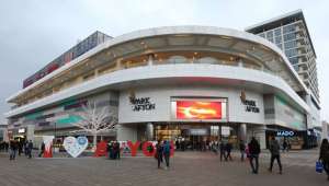 Bayrak Dağıtımına engel olan AVM’den açıklama