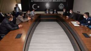 Belediye Başkanı Zeybek esnaf temsilcileriyle görüştü