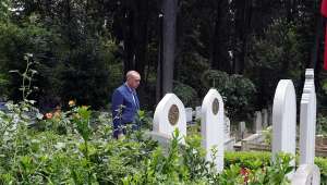 Cumhurbaşkanı Erdoğan, anne ve babasının kabirlerini ziyaret etti