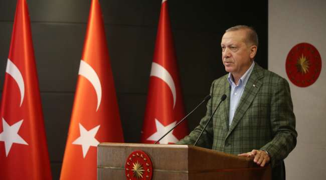 Cumhurbaşkanı Erdoğan, tüm yurtta okunan İstiklal Marşı‘na eşlik etti