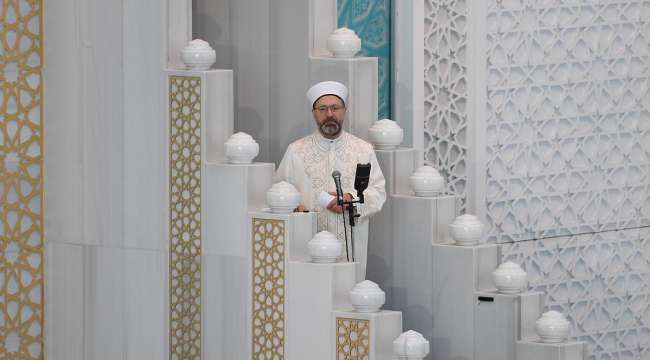 Diyanet İşleri Başkanı Erbaş, Ahmet Hamdi Akseki Camii’nde bayram hutbesi irad etti
