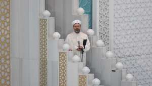 Diyanet İşleri Başkanı Erbaş, Ahmet Hamdi Akseki Camii’nde bayram hutbesi irad etti