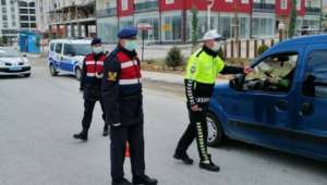 Evdeyim Ama Kurallar Aklımda