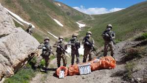 Hakkar’de2 Bin 890 Paket Kaçak Sigara Ve 59 Tablet Kaçak İlaç Ele Geçirildi