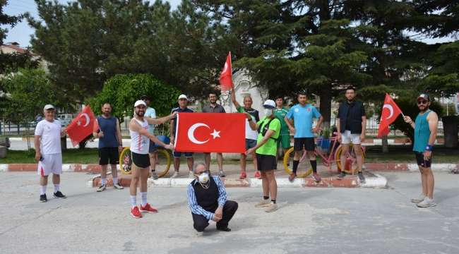 İscehisar'da Atletizme Gönülverenler Atatürk Koşusu Düzenledi
