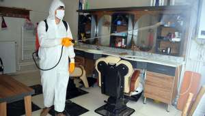 İscehisar'da Berber ve Kuaförler İlaçlanarak Dezenfekte Edildi