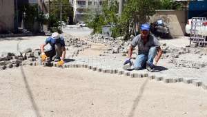 İscehisar’da Kilitli Parke Tamiratları Devam Ediyor