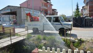 Karasinek ve larva ilaçlama çalışmaları devam ediyor