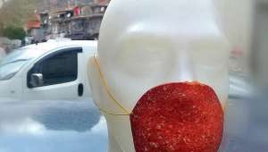 Osmanlı sucuğundan maske yaptı