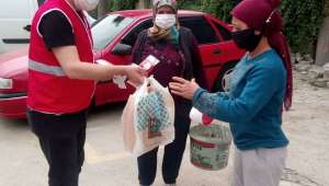 Sokağa çıkamayanların ekmekleri Kızılay'dan
