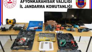 Son Dakika….Afyonkarahisar’da yurtdışında ikamet edenlerin evlerine giren hırsızlardan birisi yakalandı birisi firarda