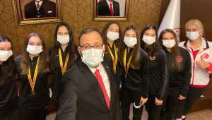 Bakan Kasapoğlu, Avrupa Şampiyonu Cimnastikçileri Kabul Etti