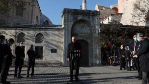 Cumhurbaşkanı Erdoğan, cuma namazının ardından gazetecilerin sorularını yanıtladı