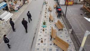 Emirdağ’da Banklar Söküldü