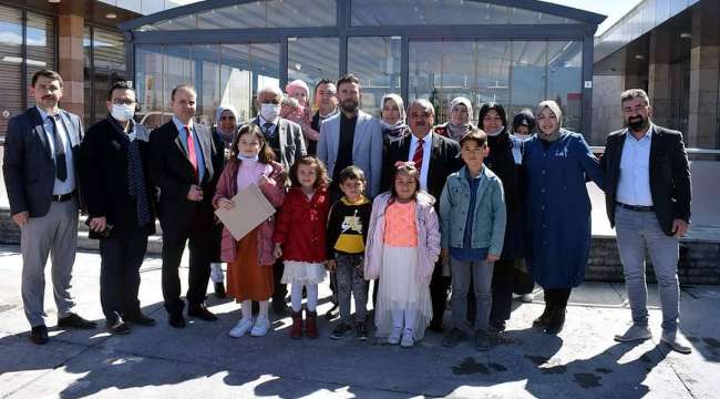 İscehisar'da İstiklal Marşı Güzel Okuma Yarışmasında Dereceye Giren Öğrenciler Ödüllendirildi