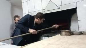 Küçükkartal elleriyle pide yaptı