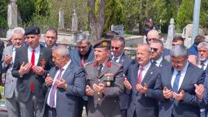 Afyonkarahisar’da arefe günü şehitlikler ziyaret edildi