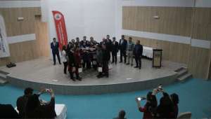 Deneme sınavlarında başarılı olanlara ödülleri verildi