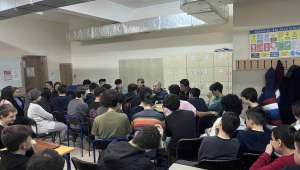 Dinar Kaymakamı Duru, öğrencilerle fen lisesinde iftar açtı