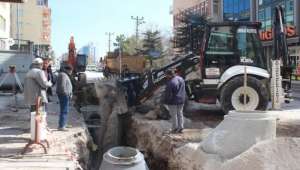 Emirdağ’da Kanalizasyon Hattı Yenileme Çalışmaları Devam Ediyor