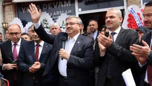 Gün birlik günü. Birlik olarak 14 Mayıs’ta devletin kurumlarını bölüşenlere, dağdaki teröristlere sayın diyenlere fırsat vermeyeceğiz.