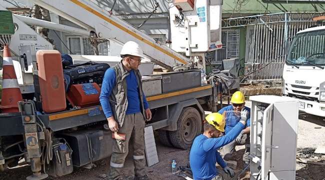 OEDAŞ Ekipleri Deprem Bölgesinde Yaraları Sarmak İçin Aralıksız Çalışıyor