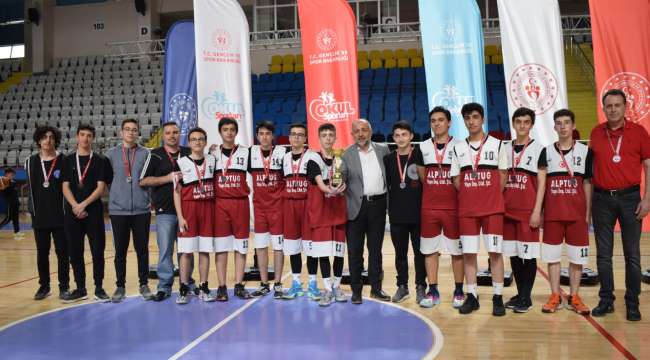 Okul Sporları Genç B Erkek Basketbol müsabakaları tamamlandı