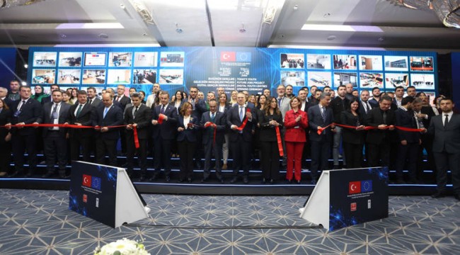 Antalya Büyükşehir Belediyesi Dijital Gençlik Merkezi Açıldı