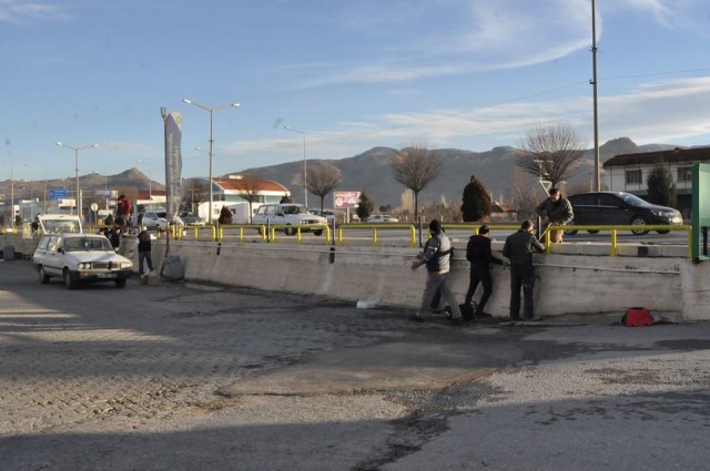 3 Defa Aracın Daldığı Benzin İstasyonuna İlginç Koruma Önlemi