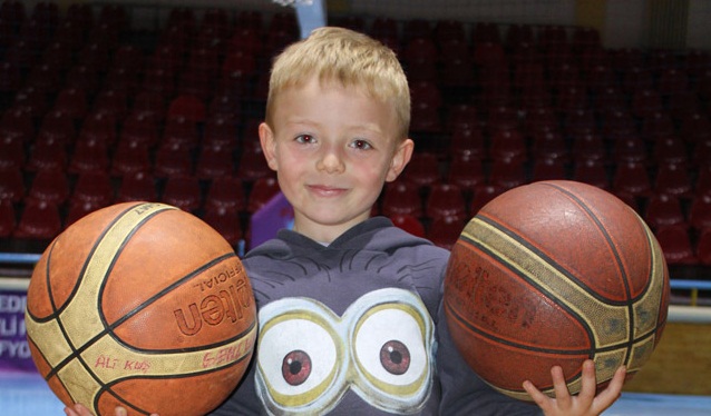 6 yaşındaki İsmet Efe basketbolun yıldızı